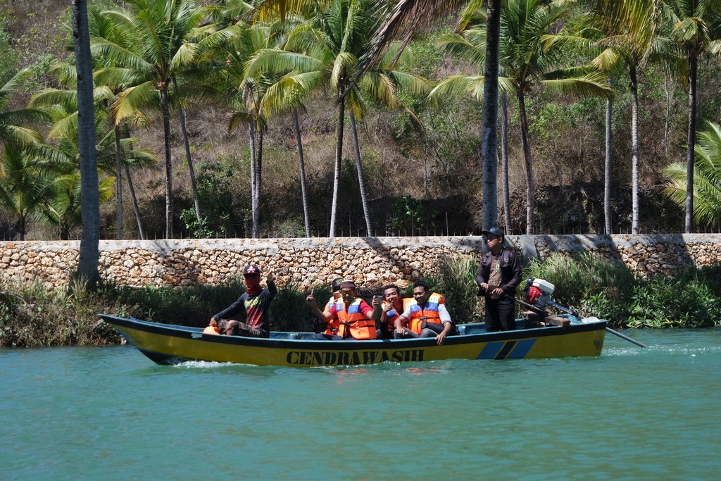 Wisata susur sungai Maron Pacitan menjadi salah satu yang wajib kamu coba