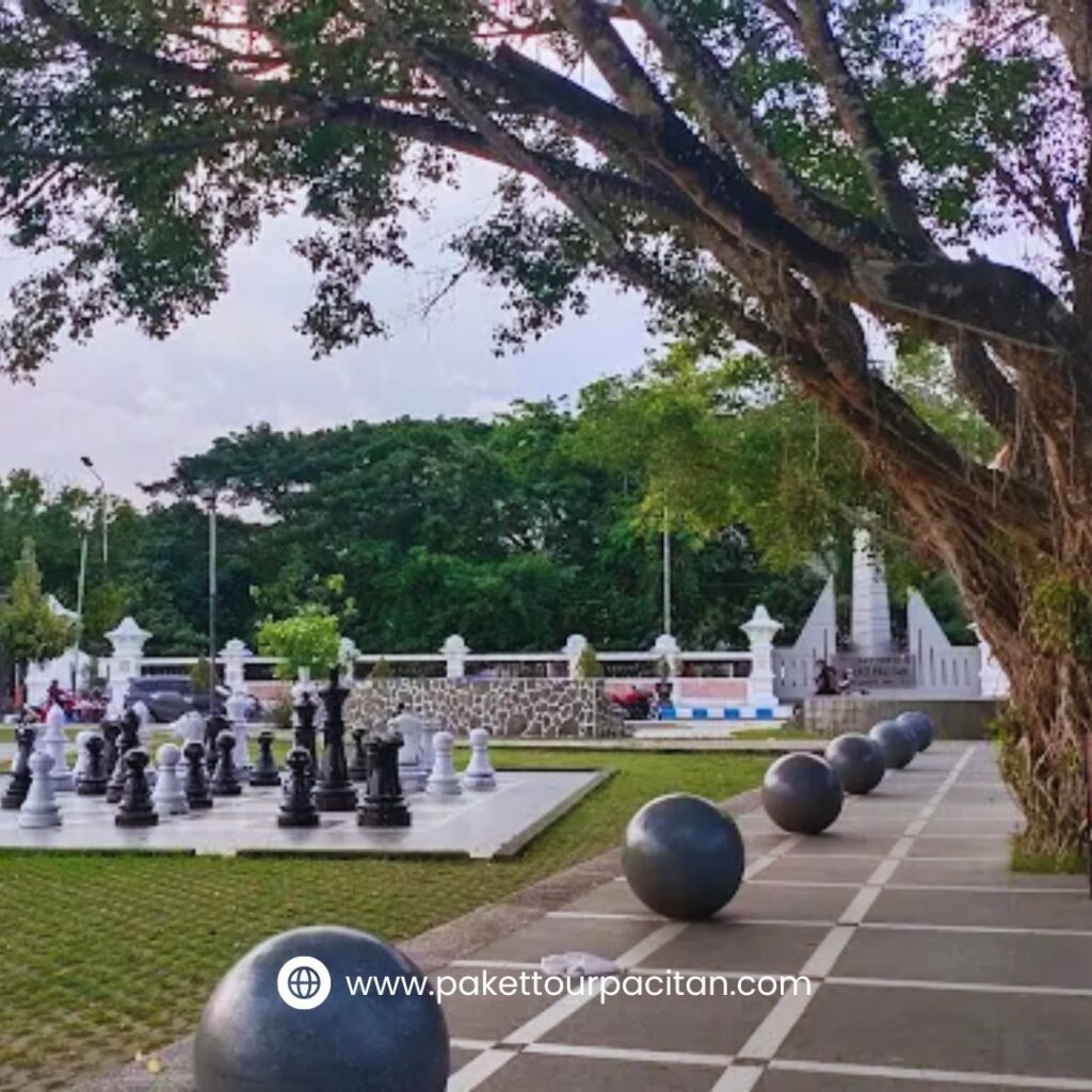 5 Tips Wisata di Alun-alun Pacitan untuk Pengalaman yang Lebih Asyik