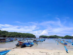 Pantai Tawang (Tempat Pelelangan Ikan) by dika
