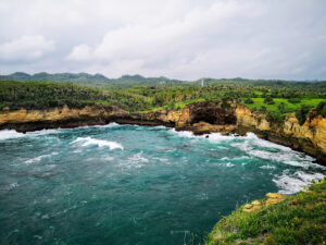 Pantai Karang Bolong