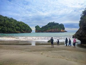 Pantai Bakung Pacitan